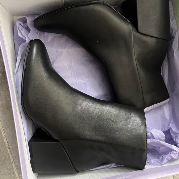 Elegant MADDEN GIRL Black Ankle Boots - Picture 4 of 8